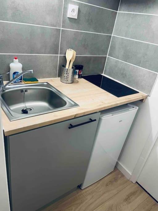 Le P'Tit Stud' Apartment Кастр Екстериор снимка